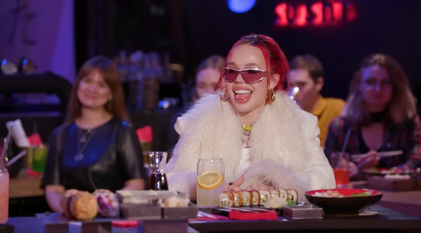 Инстасамка Дарья Зотеева в студии шоу «Вопрос ребром» 